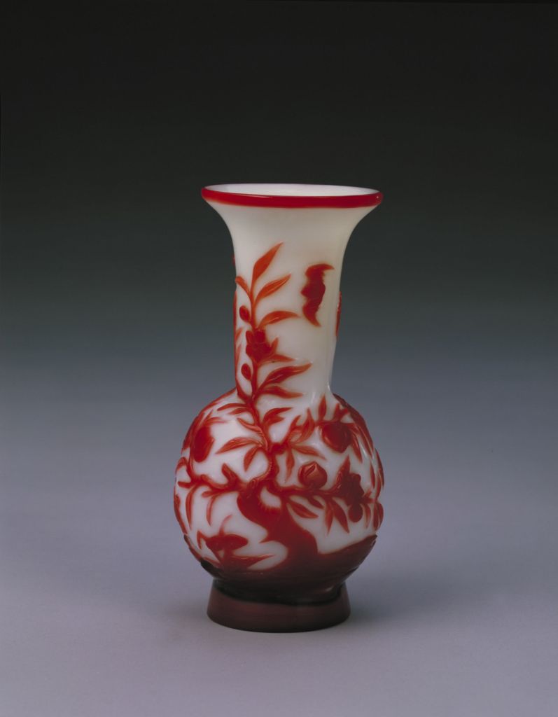 图片[1]-Qianlong style white set red glass bottle with peach bat pattern-China Archive